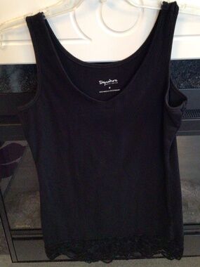 5/$25.00 Women’s Black goth v neck tank with lace size medium in good condition